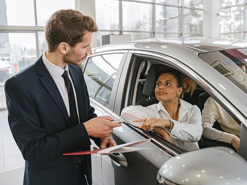 Schlüsselübergabe nach einer Autofinanzierung